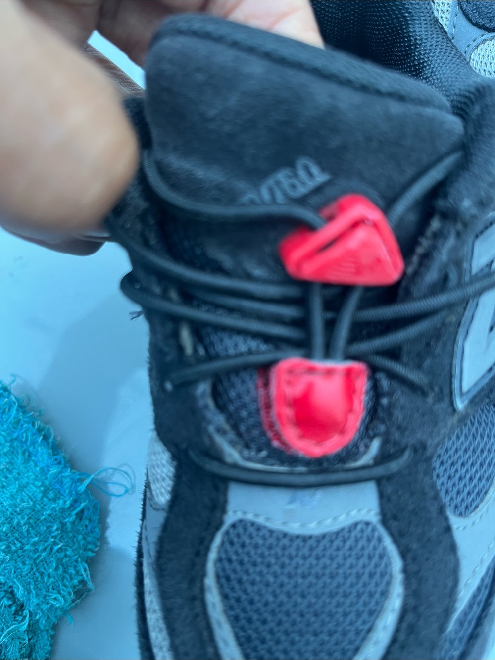 New Balance bungee Kids Black and Gray Sneakers with Red Accents - Picture 11 of 12